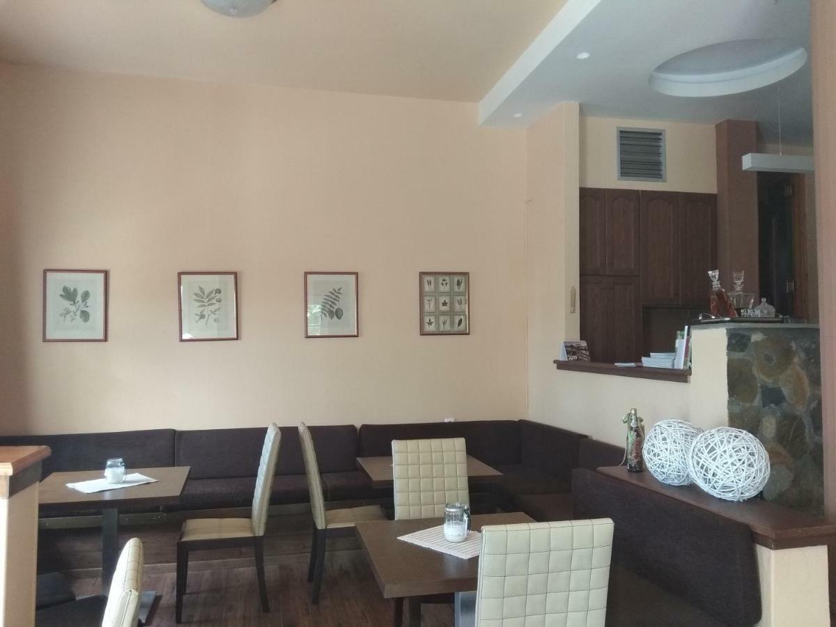 Karavos Hotel 波尔塔里亚 外观 照片