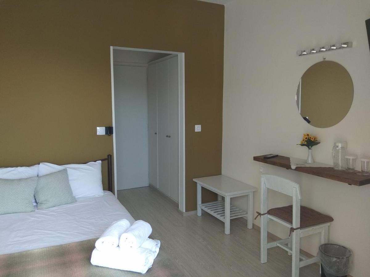 Karavos Hotel 波尔塔里亚 外观 照片